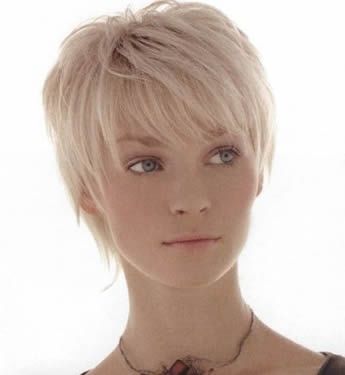 Platinasta pixie frizura