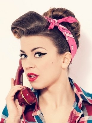 Vruće pin up frizure