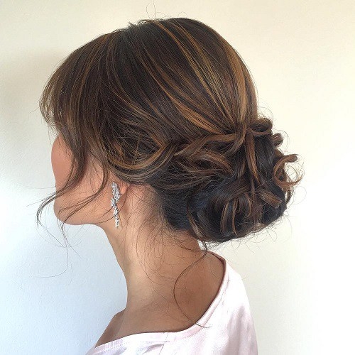Trendi updo za kosu srednje dužine