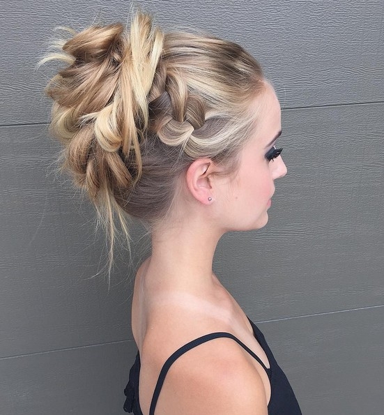 Updo za kosu srednje dužine